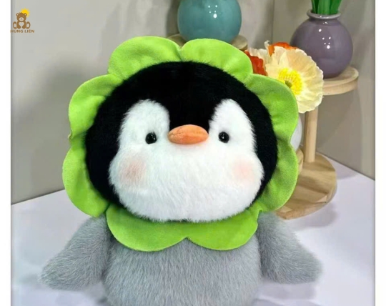 Gấu bông chim cánh cụt đội nón hoa 