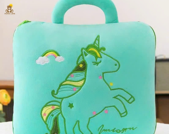 Chăm gối 2 in 1 - hình chú ngựa thiên thần xanh lá 