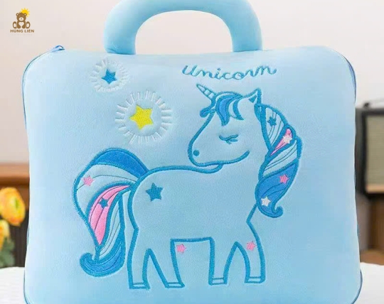 Chăn gối 2 in 1 - hình chú ngựa thiên thần xanh dương
