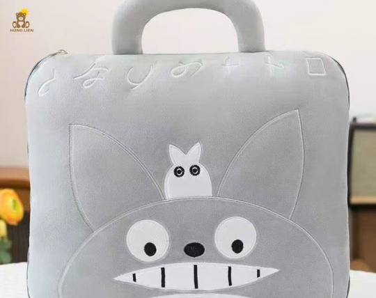 Chăn gối 2 in 1 - hình một chú chuột hoạt hình