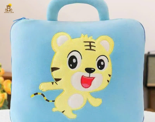 Chăn gối 2 in 1 -  hình con hỗ con