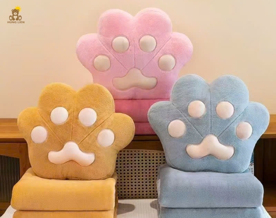 Chăn gối 2 in 1 - hình dấu chân